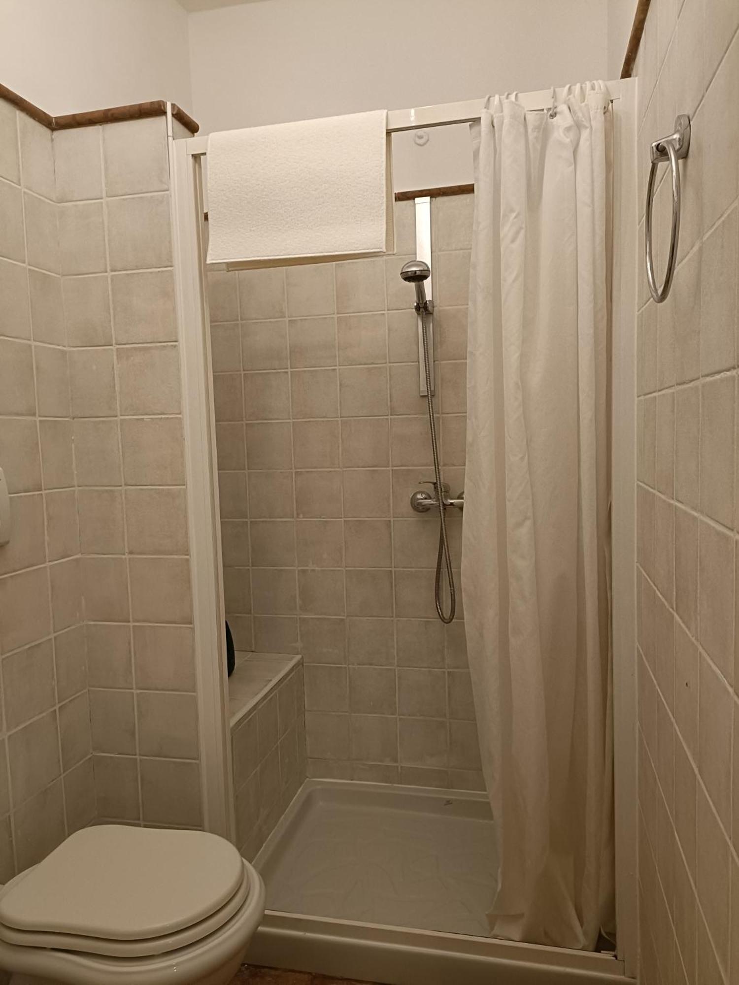 Garden Apartment Lesa Ngoại thất bức ảnh
